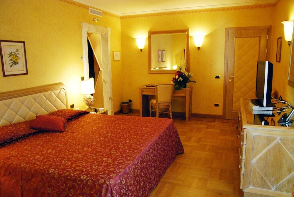 Park Ariston 4*