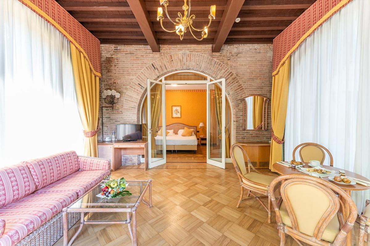Hotel Park Ariston 4*